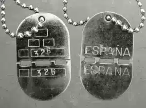 Chapa de identificación militar en España actual metálica rectangular